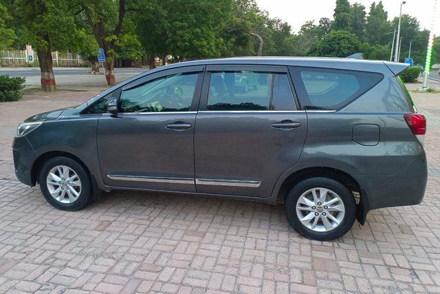 Toyota Innova Crysta 2.4 जी MT बीएस4 Second-hand 2017 Toyota Innova Crysta 2.4 जी MT बीएस4 for sale in New Delhi