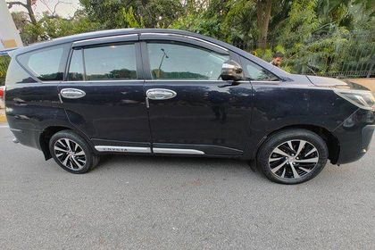 2022 Toyota Innova Crysta 2.4 ZX 7 STR AT