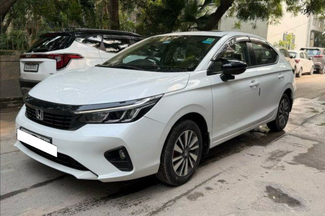Second-hand 2023 Honda City जेडएक्स सीवीटी for sale in New Delhi