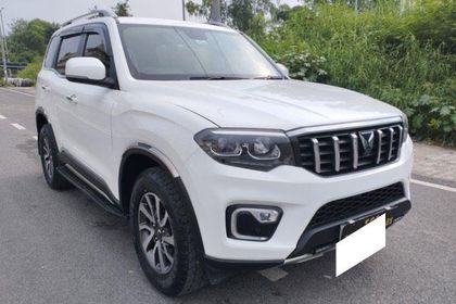 2025 Mahindra Scorpio N Z8L डीजल AT