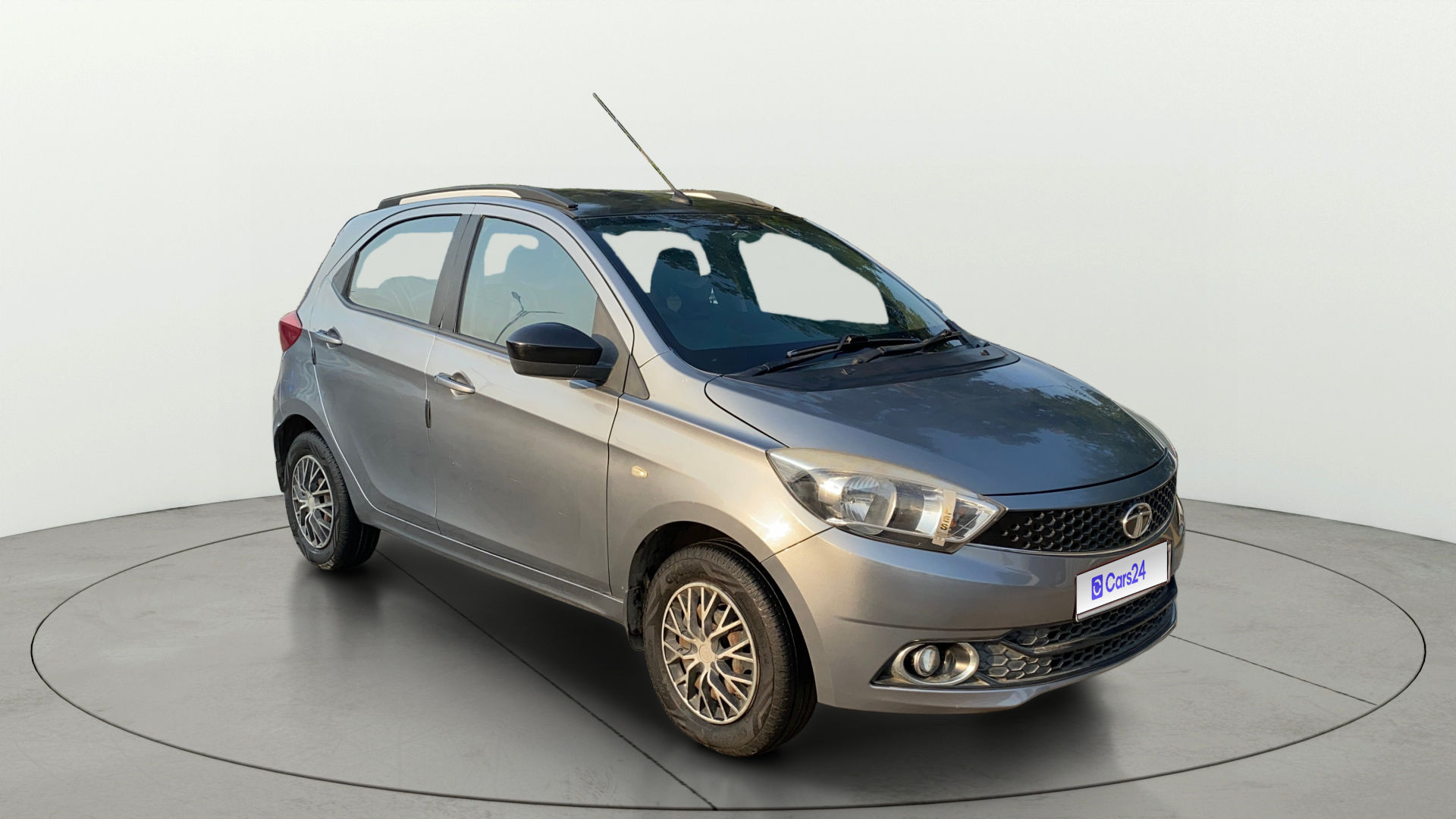 2018 Tata Tiago 1199 cc कार वडोदरा में ₹3.29 लाख में - CarDekho