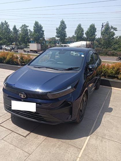 2025 Tata Altroz एक्सएम प्लस