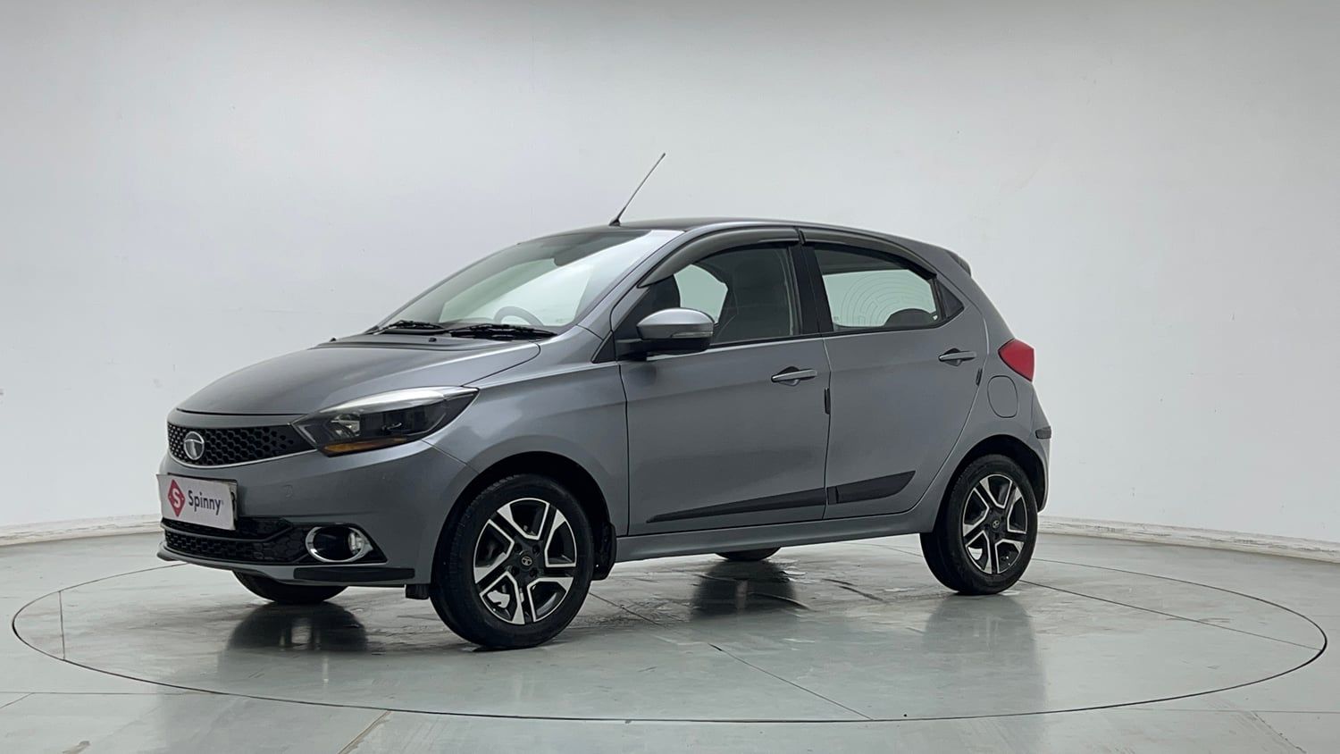 2020 Tata Tiago 1199 cc कार गुडगाँव में ₹3.01 लाख में - CarDekho
