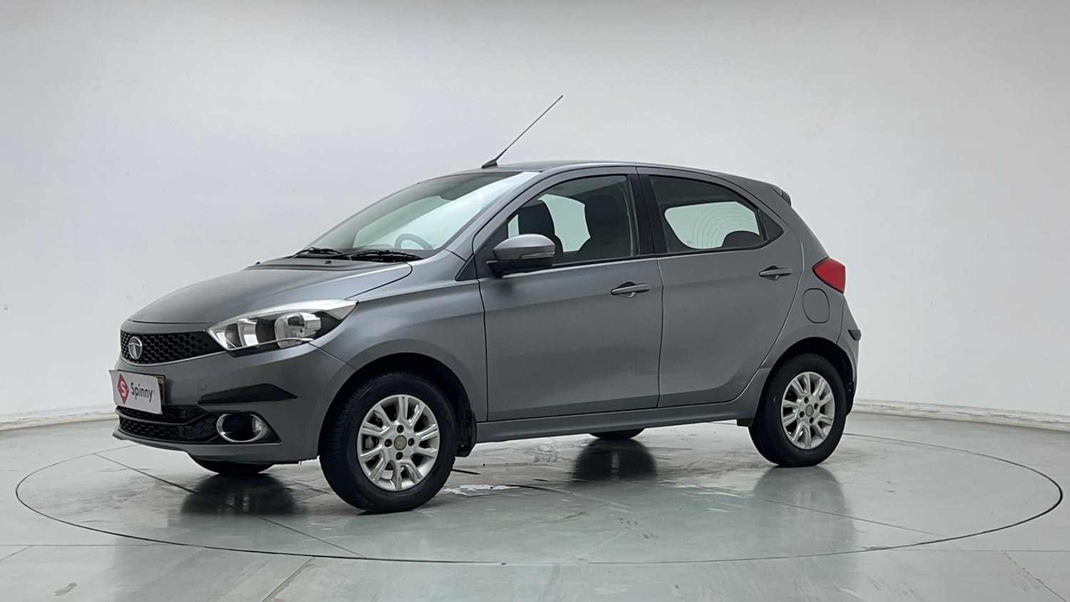 2018 Tata Tiago 1199 cc कार गुडगाँव में ₹3.55 लाख में - CarDekho