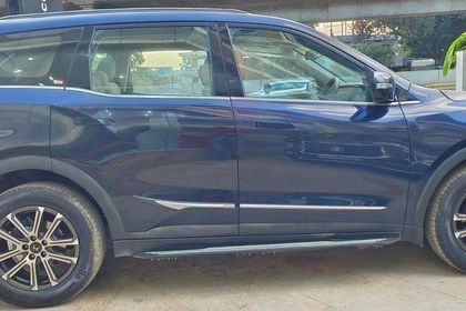 2024 Mahindra XUV700 ax7l 7Str डीजल AT