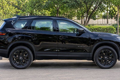 2025 टाटा सफारी Adventure X Plus Dark AT