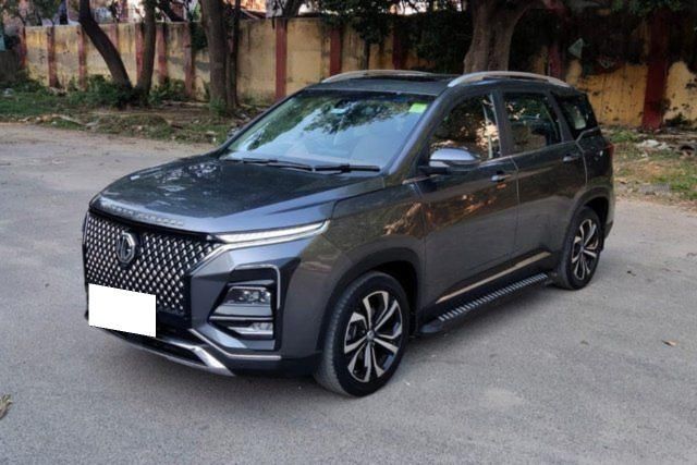 Second-hand 2023 MG Hector Plus 1.5 Turbo Sharp Pro CVT 7 Str BSVI for sale in New Delhi