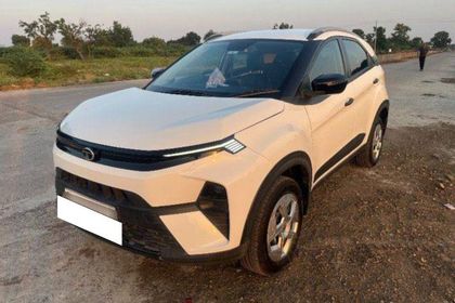 2024 Tata Nexon प्योर एएमटी