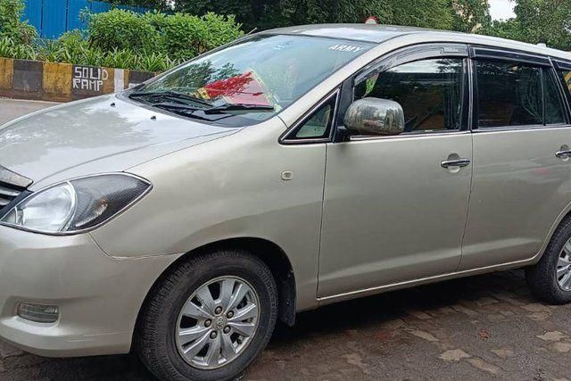 Toyota Innova 2.5 वी डीजल 7-seater Second-hand 2011 Toyota Innova 2.5 वी डीजल 7-seater for sale in Kalyan