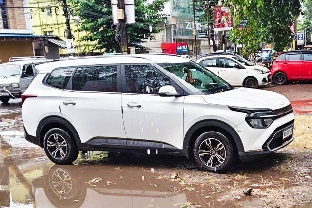 Second-hand 2022 Kia Carens Prestige BSVI for sale in Kolkata