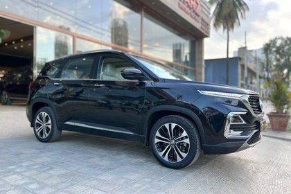 2022 एमजी हेक्टर Hybrid Sharp MT
