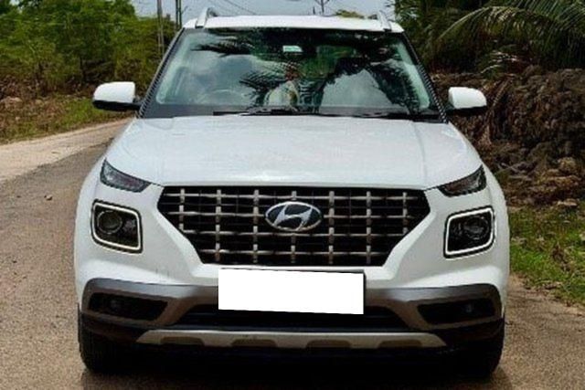 Hyundai Venue एसएक्स Opt टर्बो Second-hand 2021 Hyundai Venue एसएक्स Opt टर्बो for sale in Junagadh