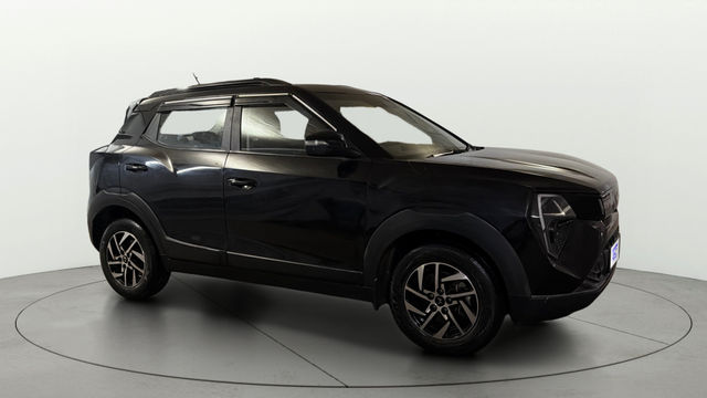 Mahindra XUV 3XO AX5 Diesel Second-hand 2024 Mahindra XUV 3XO AX5 Diesel for sale in New Delhi