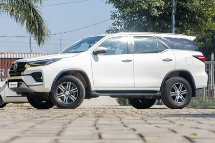 2025 Toyota Fortuner 4X2 Diesel AT