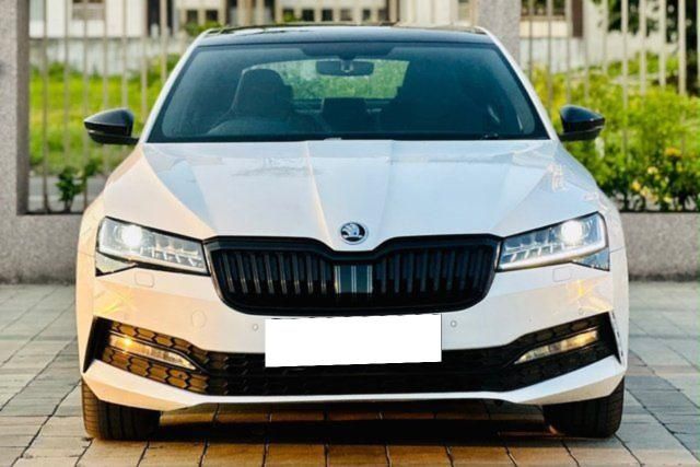 Skoda Superb स्पोर्टलाइन बीएस6 Second-hand 2021 Skoda Superb स्पोर्टलाइन बीएस6 for sale in Surat