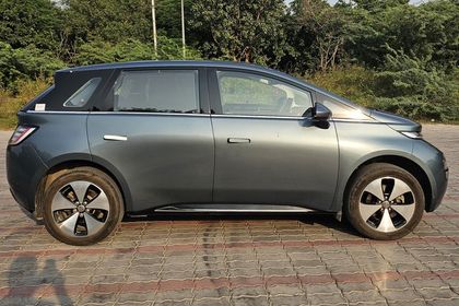 2025 MG Windsor EV एसेंस