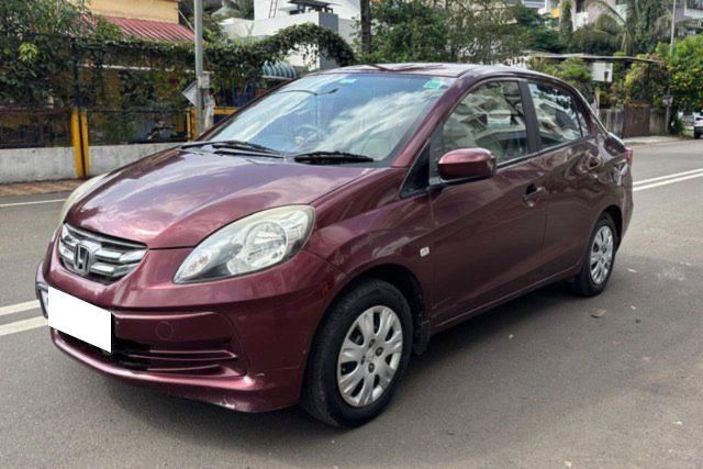 Honda Amaze एस रेनफोर्स्ड प्लस i-VTEC Second-hand 2013 Honda Amaze एस रेनफोर्स्ड प्लस i-VTEC for sale in Nashik