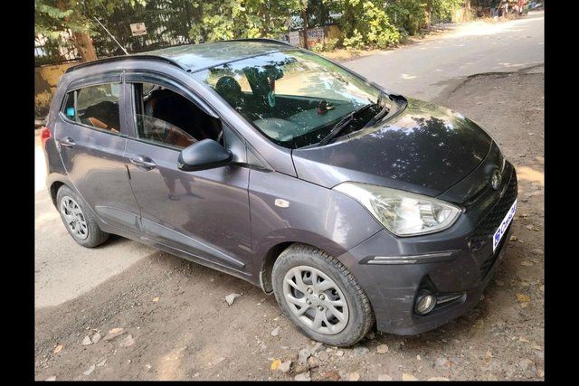 Second-hand 2017 Hyundai Grand i10 स्पोर्टज़ सीएनजी for sale in Ghaziabad