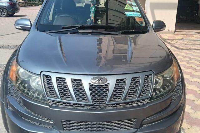 Second-hand 2014 Mahindra XUV500 1.99 FWD W8 for sale in Pune