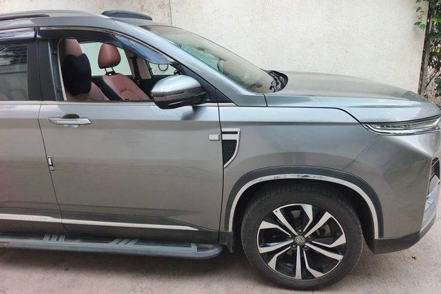 Second-hand 2023 MG Hector Plus 1.5 Turbo Savvy Pro CVT 7 Str BSVI for sale in Pune