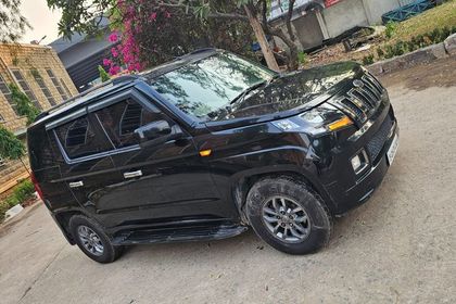 2018 Mahindra TUV 300 mHAWK100 T8
