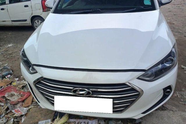 Hyundai Elantra 1.6 एसएक्स ऑप्शन AT Second-hand 2018 Hyundai Elantra 1.6 एसएक्स ऑप्शन AT for sale in New Delhi