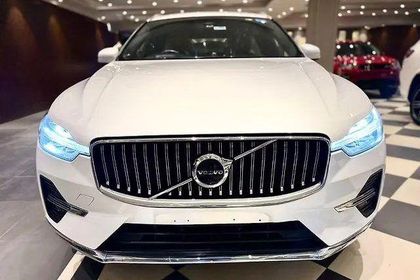 2022 Volvo XC60 बी5 Inscripition
