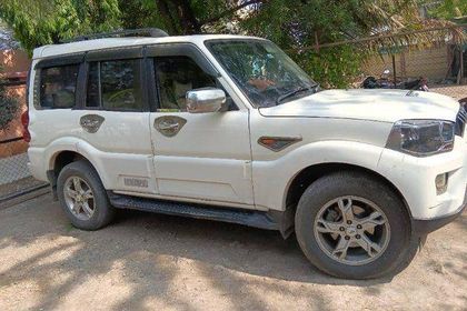 2017 Mahindra Scorpio S10 7 Seater 2WD