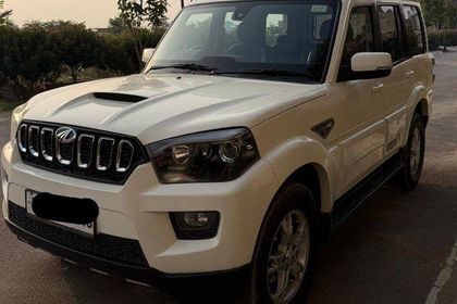 2017 Mahindra Scorpio S10 8 Seater