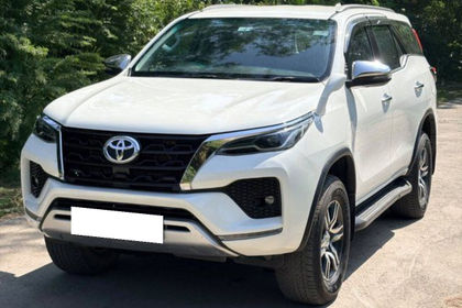 2024 Toyota Fortuner 4x2 डीजल एटी