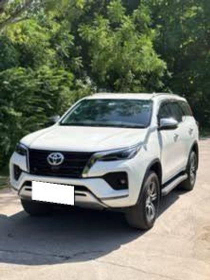 2025 टोयोटा फॉर्च्यूनर 4X2 Diesel AT