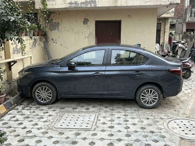 Second-hand 2023 Honda City वी MT for sale in Ghaziabad