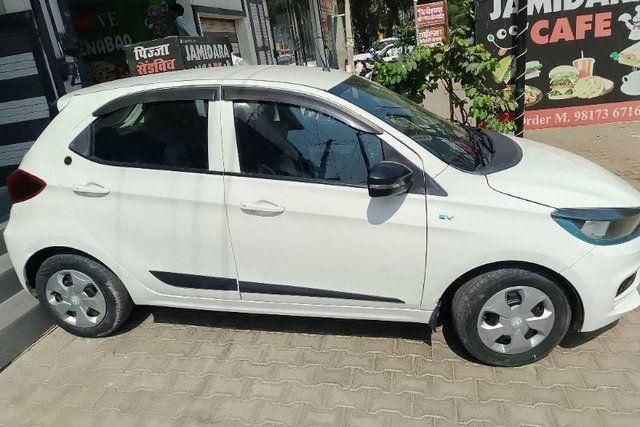 Tata Tiago EV एक्सटी MR Second-hand 2024 Tata Tiago EV एक्सटी MR for sale in Hanumangarh