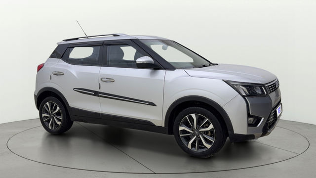 Mahindra XUV300 W8 BSIV Second-hand 2019 Mahindra XUV300 W8 BSIV for sale in Ahmedabad