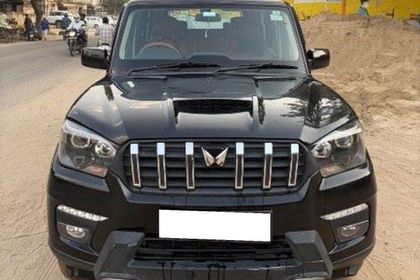 2022 Mahindra Scorpio S11