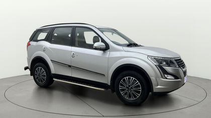 2019 Mahindra XUV500 W7