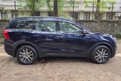 2025 Mahindra XUV700 ax7l 7Str डीजल AT