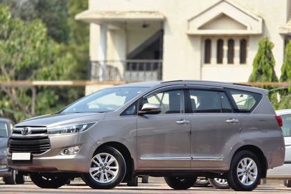 2017 Toyota Innova Crysta 2.4 वीएक्स MT बीएस4