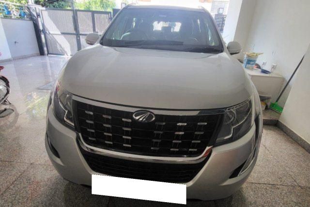Mahindra XUV500 W9 2WD Second-hand 2019 Mahindra XUV500 W9 2WD for sale in New Delhi