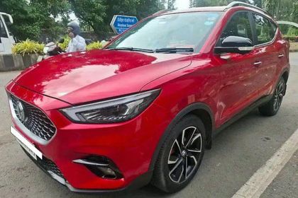 2022 MG Astor Savvy CVT लाल बीएस6