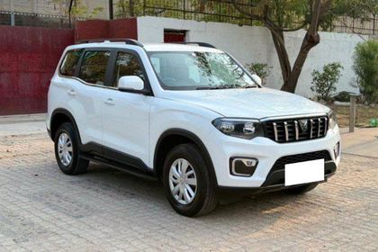 2026 Mahindra Scorpio N जेड4 पेट्रोल एमटी