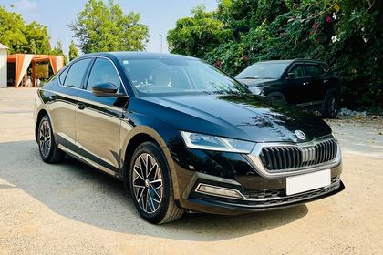 2022 Skoda Octavia Laurin और Klement