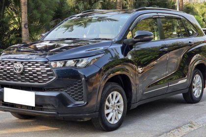 2024 Toyota Innova Hycross जीएक्स 8 सीटर