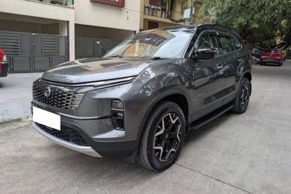 2025 Tata Safari अकंप्लिश्ड
