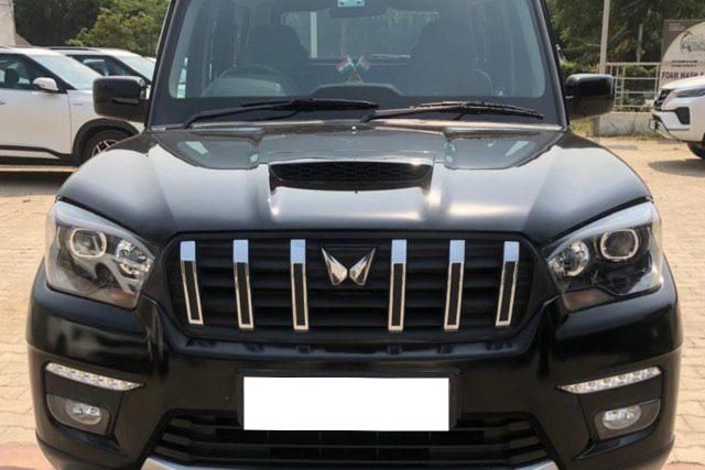 Second-hand 2025 Mahindra Scorpio S 11 for sale in Ahmedabad