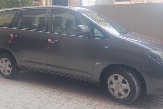 Second-hand 2010 Toyota Innova 2.5 G4 Diesel 7-seater for sale in Ahmedabad
