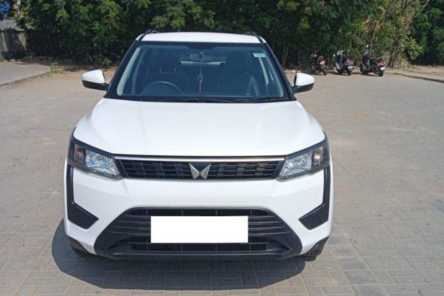 Second-hand 2023 Mahindra XUV300 W4 डीजल बीएस6 for sale in Ahmedabad