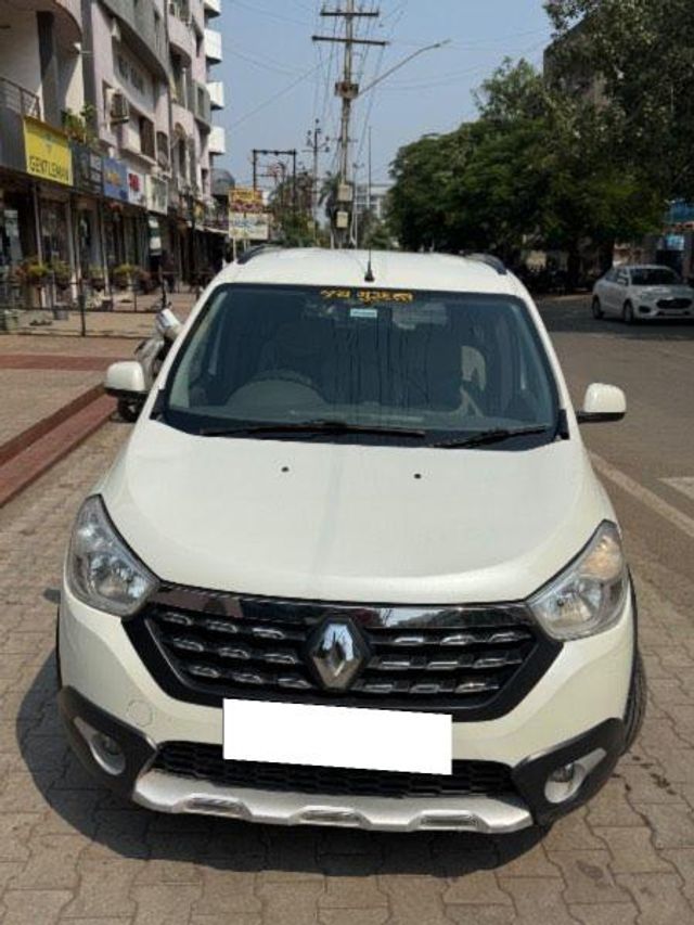 Second-hand 2017 Renault Lodgy Stepway 110PS RXZ 7S for sale in Bhavnagar