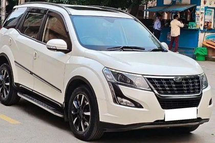 2021 Mahindra XUV500 W11 AT