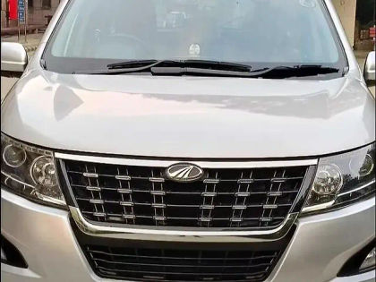 2018 महिंद्रा एक्सयूवी500 W11 AT BSIV